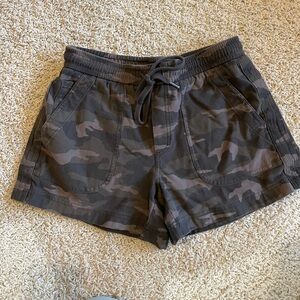 Athleta Camo Women's Cargo Shorts